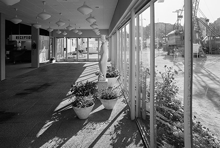 Sankt_Eriks-Hallen_1950-tal_entréhall